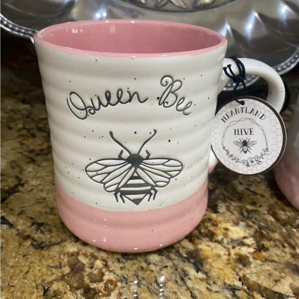 Heartland Hive QUEEN BEE stoneware mug comes from- Brand new!